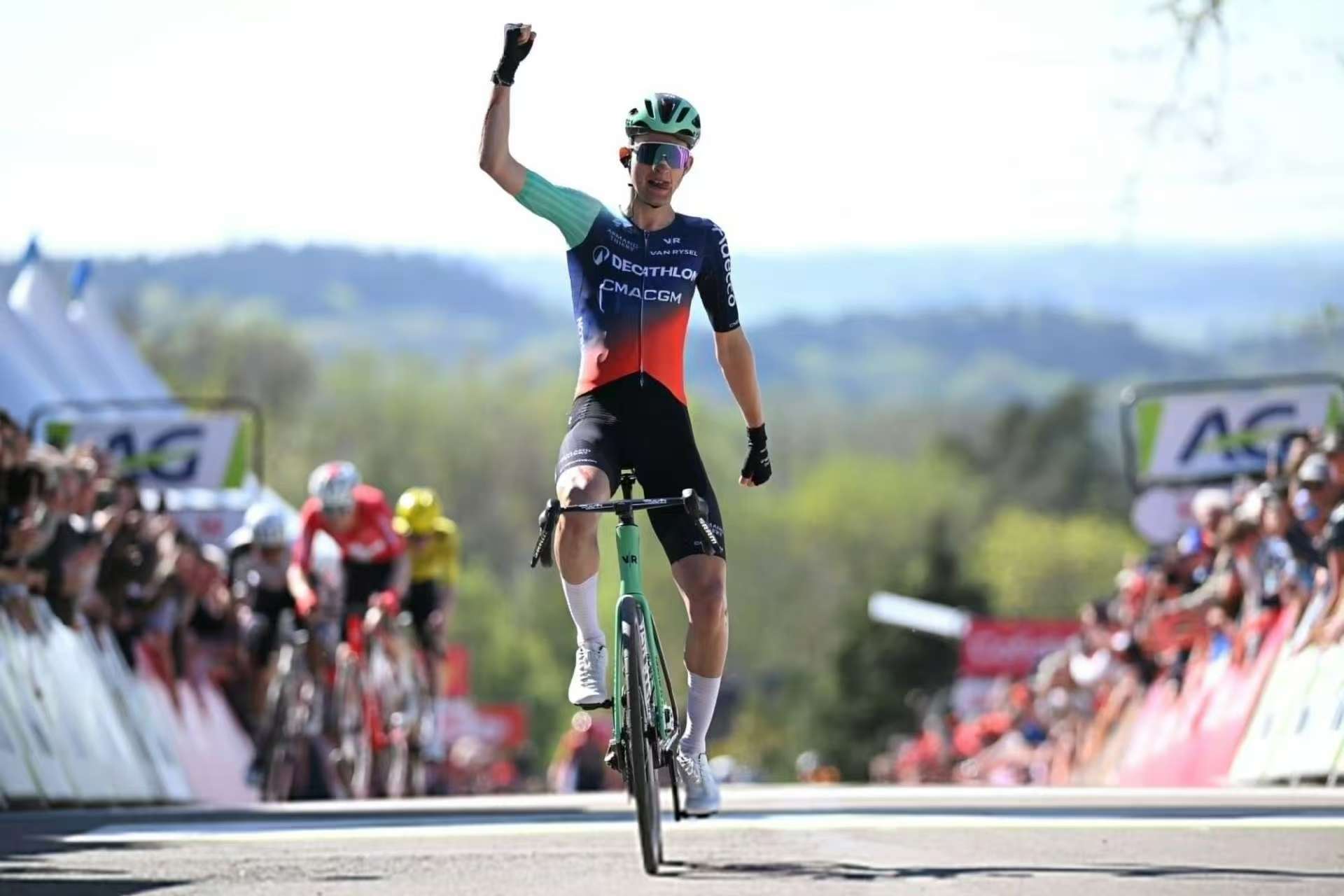 Da Pogacar a Sessias: come una nuova generazione ridefinisce le leggende del ciclismo